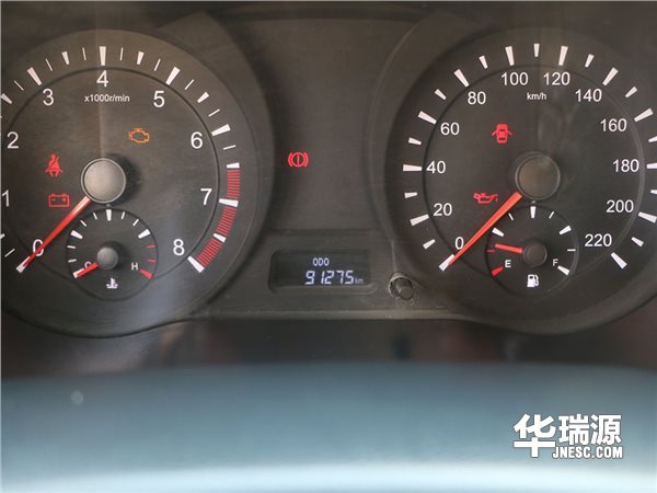 白色海马福美来,大方时髦,扎实稳健