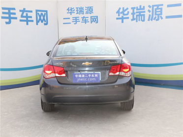科鲁兹 闪烁疾驰 用尾灯为对手照亮前路