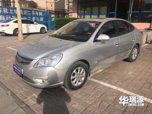 现代悦动手工豪华款，造型美观，富有张力