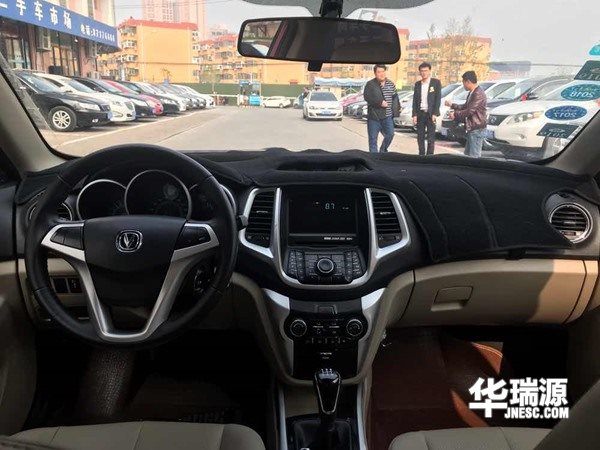 长安逸动,年青时髦,大方沉稳,非常受青年喜欢