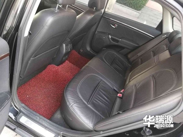 现代雅尊,进口中型车,时髦外形空间舒适