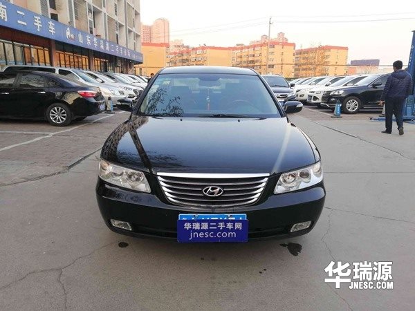 现代雅尊,进口中型车,时髦外形空间舒适