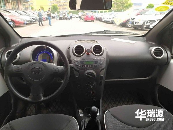 2万元二手车，比亚迪F0，经济省油，保值畅销代步小车