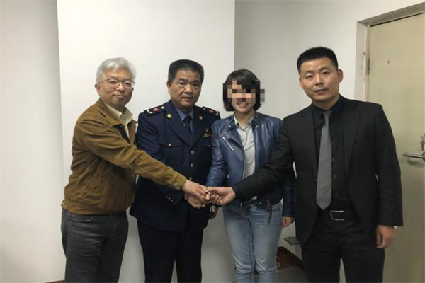 西安奔驰事件和解：奔驰方诚意十足，女用户笑得非常高兴！