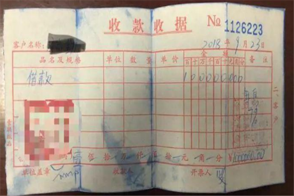 乘客包落公交车,司机打开一看,2160万!