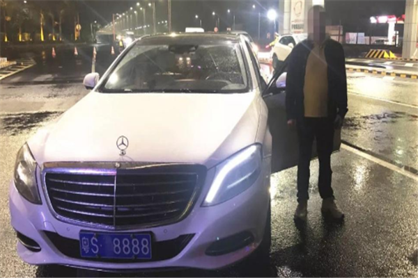 东莞老板开“8888”奔驰访友，刚到珠海就被刑事拘留！