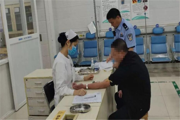 东莞老板开“8888”奔驰访友，刚到珠海就被刑事拘留！