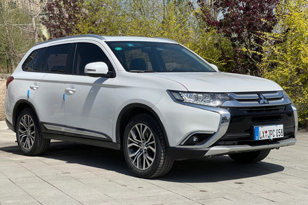 乌鲁木齐二手三菱欧蓝德 2018款 2.0L CVT 两驱 嘉乐版 7座