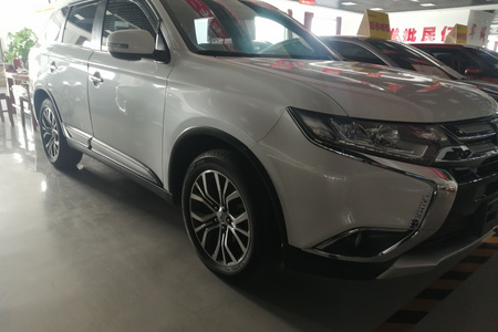呼和浩特二手三菱欧蓝德 2018款 2.4L CVT 四驱 豪华版 7座