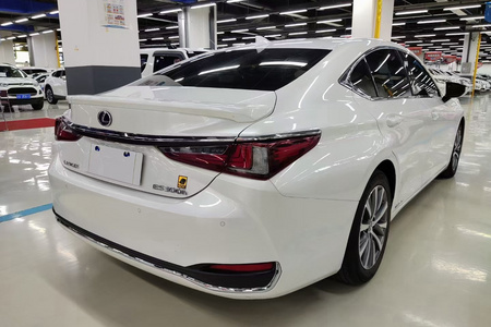 乌鲁木齐二手雷克萨斯ES 2018款 300h 卓越版 国V