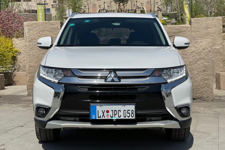 乌鲁木齐二手三菱欧蓝德 2018款 2.0L CVT 两驱 嘉乐版 7座