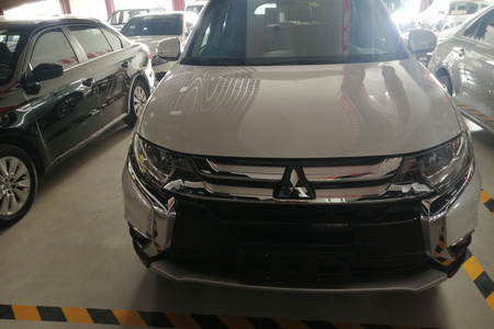 呼和浩特二手三菱欧蓝德 2018款 2.4L CVT 四驱 豪华版 7座