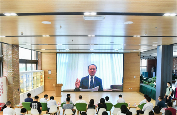 商务部原副部长:二手车行业进步前景依旧广阔